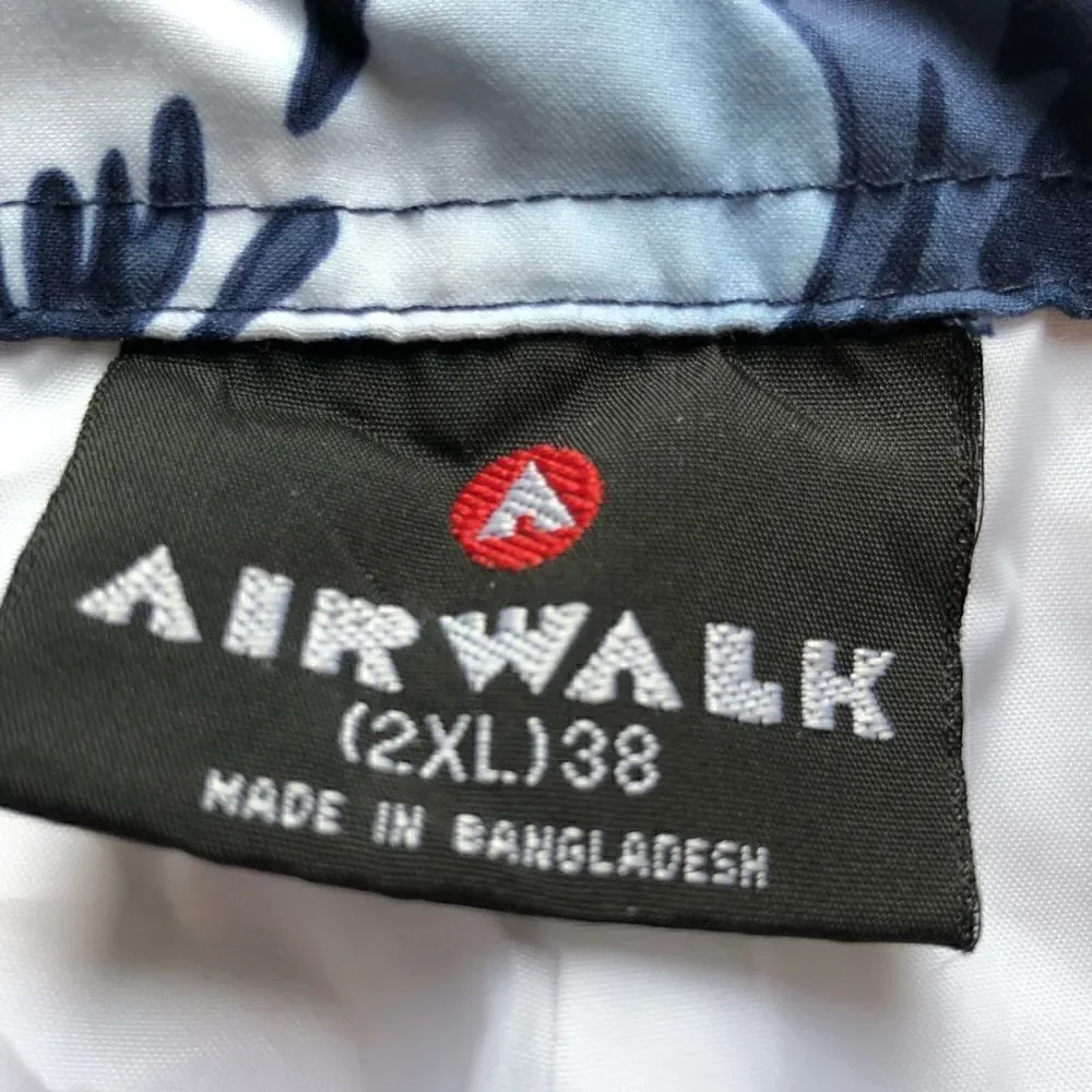 Airwalk board shorts blue and white, lined NWOT 2XL 3 pockets velcro closure